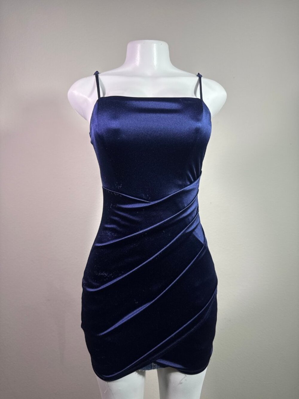 Emerald Sundae Navy Velvet Ruched Mini Dress – Women's Used Clothing